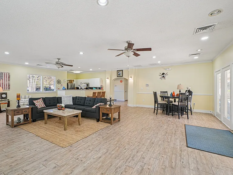 Cedar Springs Apartments — Photo 20