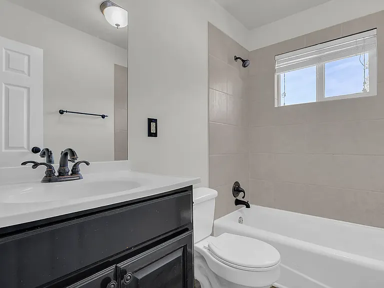 250 Little St #C204 — Photo 6