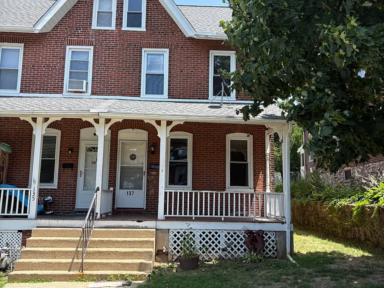 137 Woodland Ave — Photo 1
