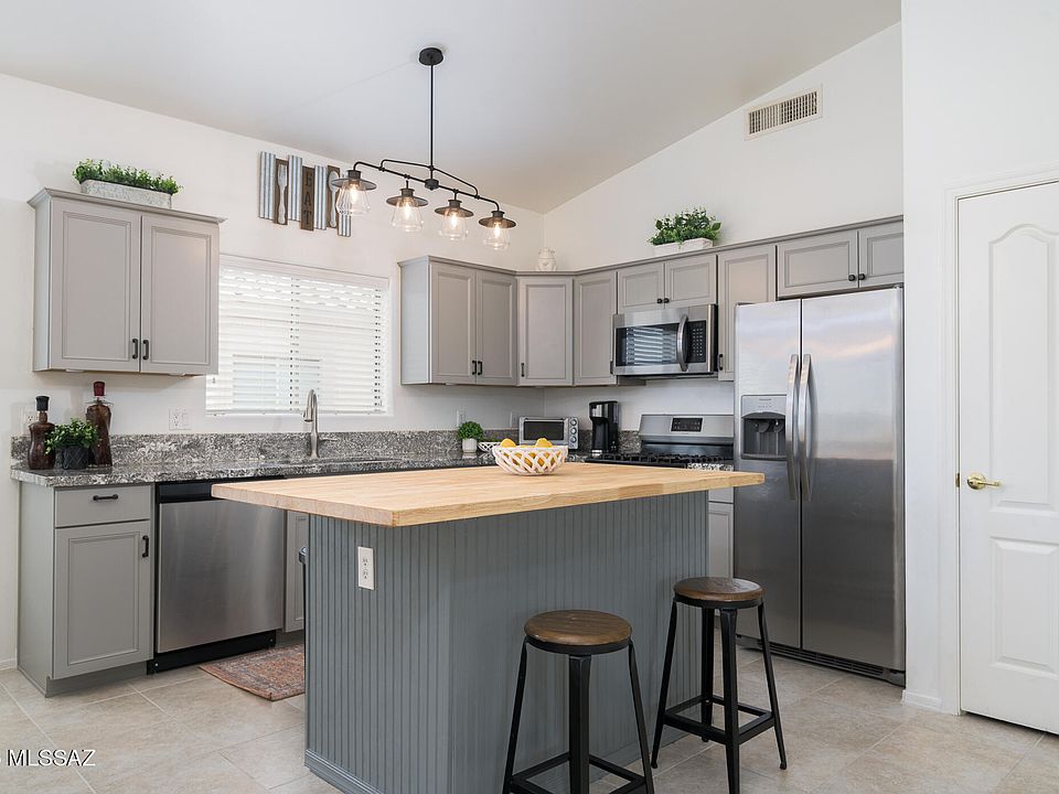1st image of 60115 E Timberline Ct