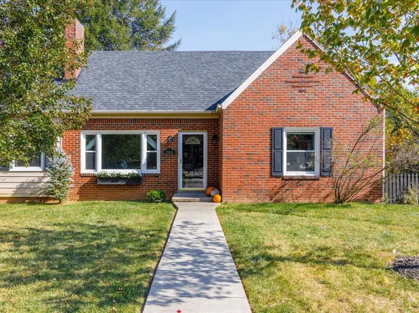 566 Parkdale Dr, Salem, VA 24153