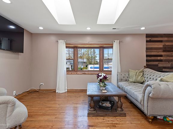 5th image of 7215 Larchwood Ln