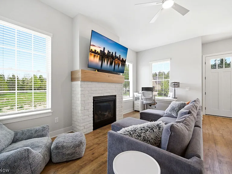 39441 Stillman Ln — Photo 2