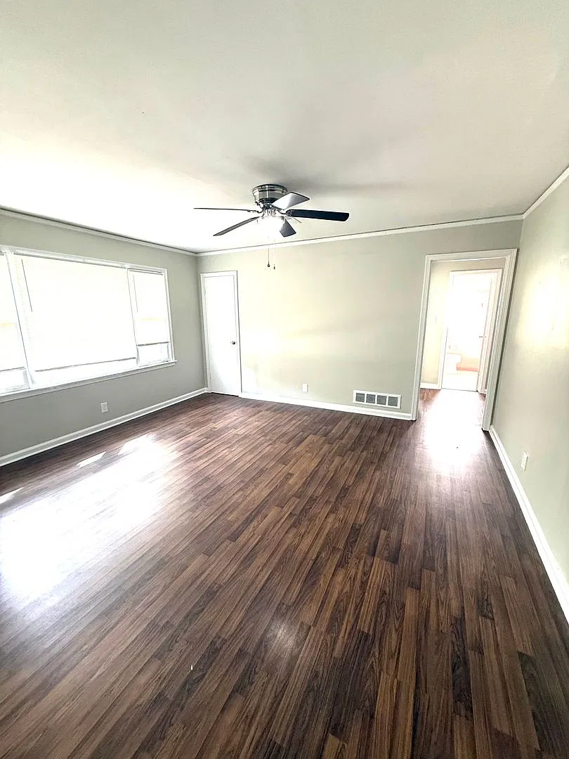 3 bed, 1.0 bath, 1478 sqft, $975 — Photo 2