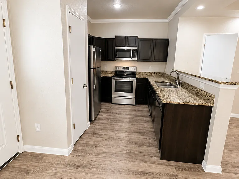 6416 Aspen Hl — Photo 5