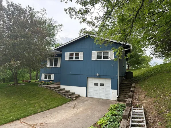 3221 Susan Dr, Hannibal, MO 63401