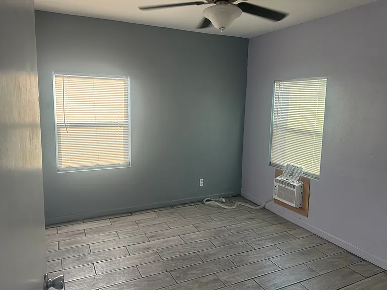 449 N Thompson St — Photo 10