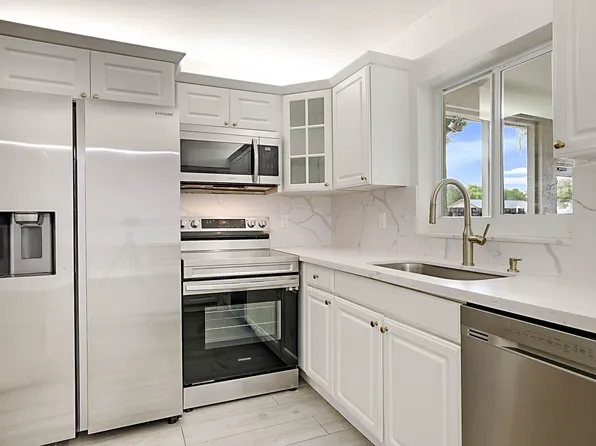 9593 Richmond Circle #-, Boca Raton, FL 33434