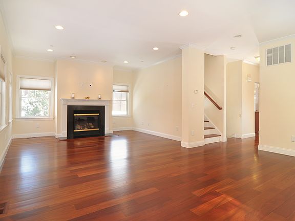 2nd image of 284 Church St #284