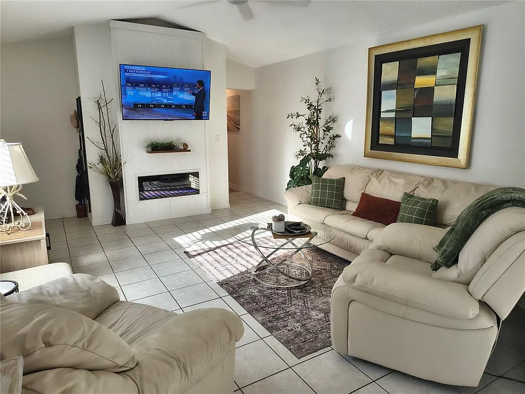 2 bed, 1.5 bath, 972 sqft, $2,650 — Photo 3