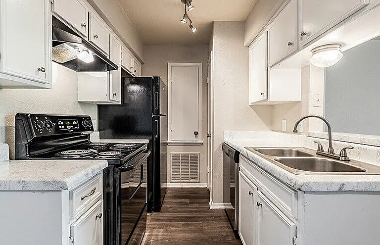 Brookhollow Apartments — Photo 2