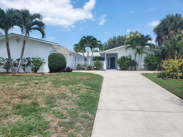 3331 NE Skyline Dr — Photo 3