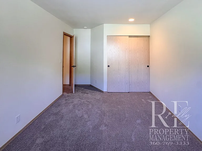 7250 Valley Wood Pl NE — Photo 21