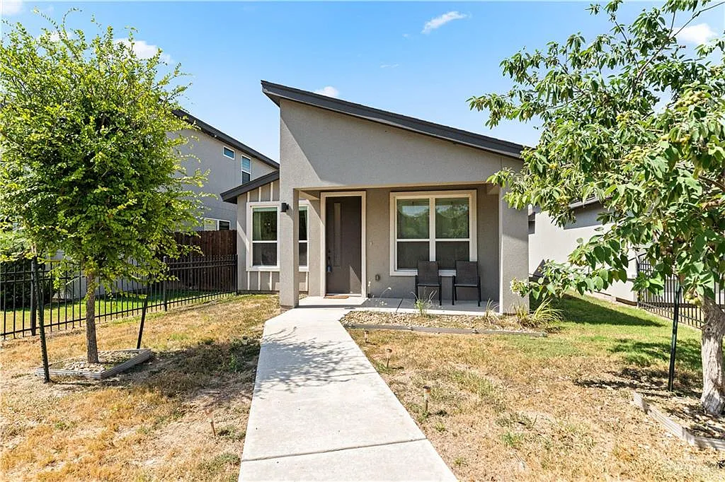 2 bed, 2.0 bath, 1682 sqft, $2,050 — Photo 2