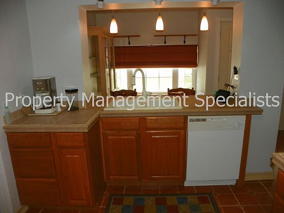 5th image of 425 Carrigan Ave