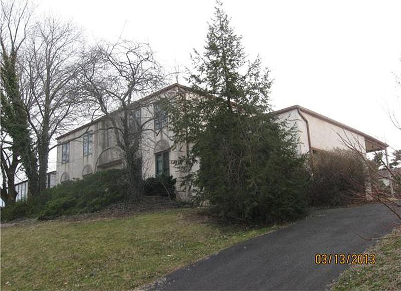 2nd image of 270 Betsy Ln