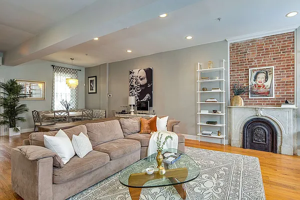 Sold by Nestseekers | media 5