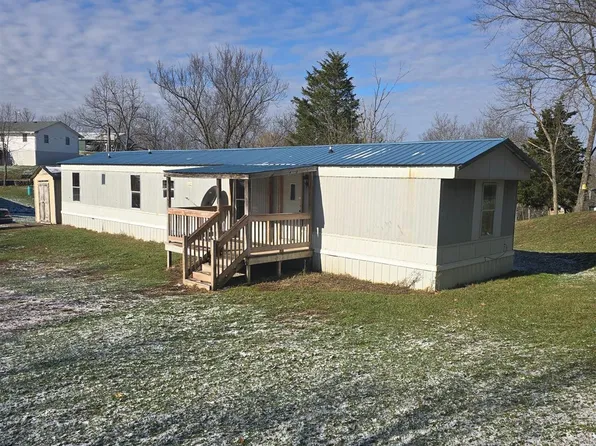 1148 Old State Rd, Manchester, OH 45144