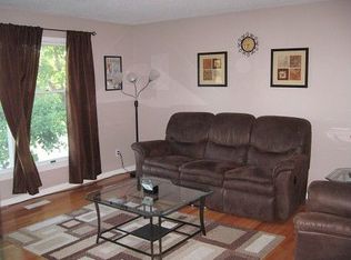 4 Village Rd, Hannibal, MO 63401