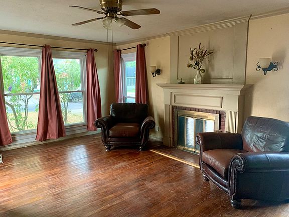 3rd image of 2504 Primrose Ave