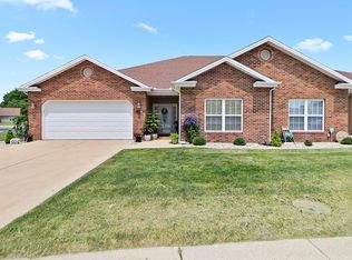 1922 E Prairie Winds Cir, Urbana, IL 61802