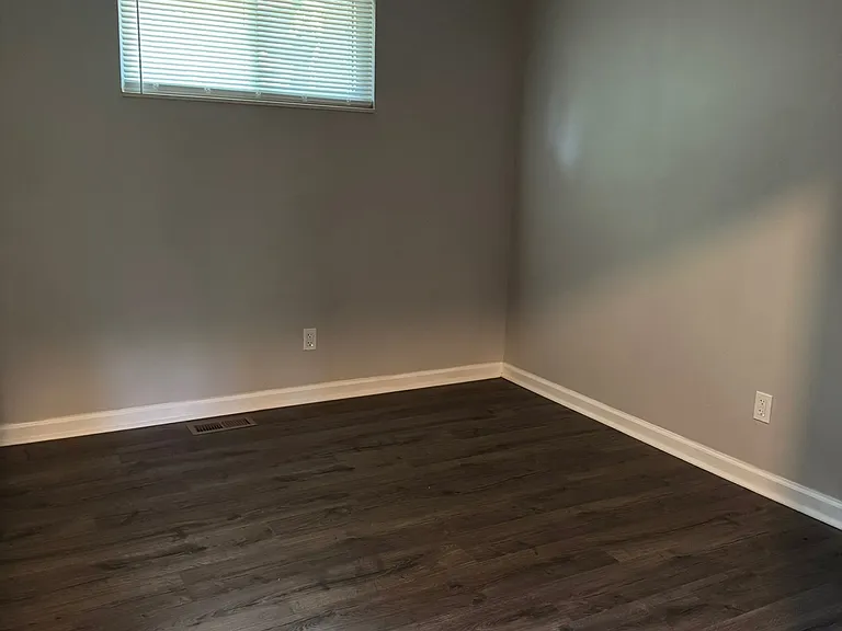 1712 Hillwood Dr — Photo 7