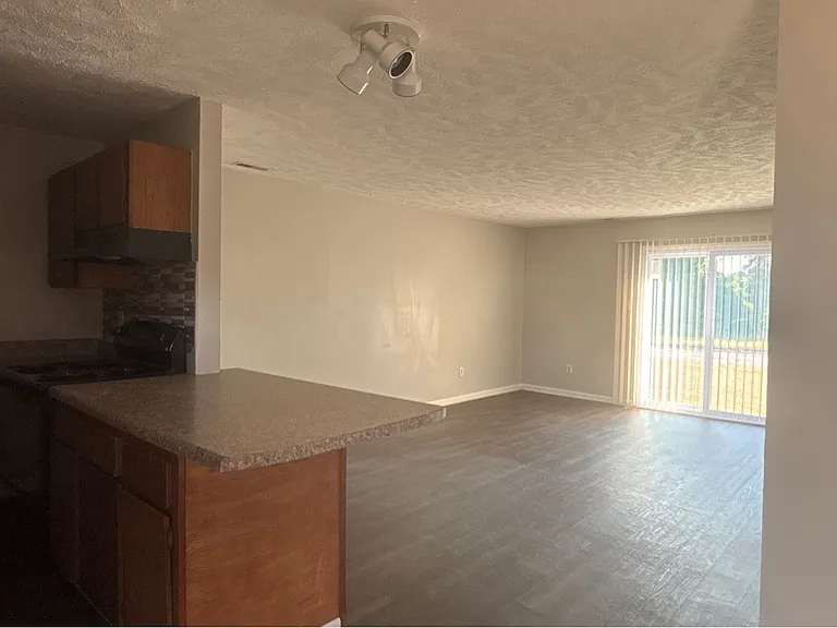 1122 Southwood Dr #4 — Photo 14