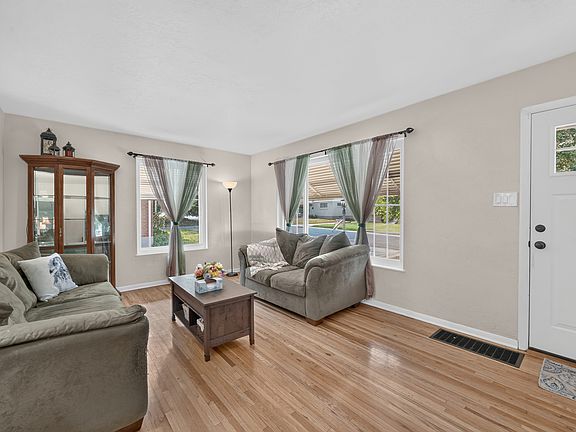 4th image of 3127 S Vivian St