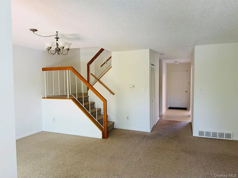 15 Pond Dr W — Photo 6
