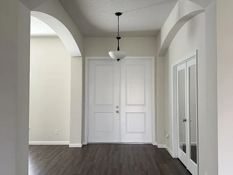 4634 SW Athena Dr — Photo 3