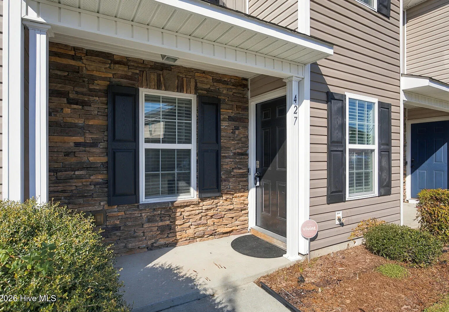 2 bed, 2.5 bath, 1084 sqft, $1,400 — Photo 2