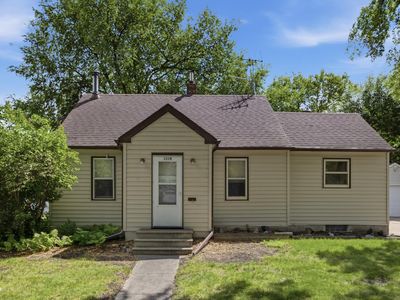 1319 12th St N, Fargo, ND, 58102