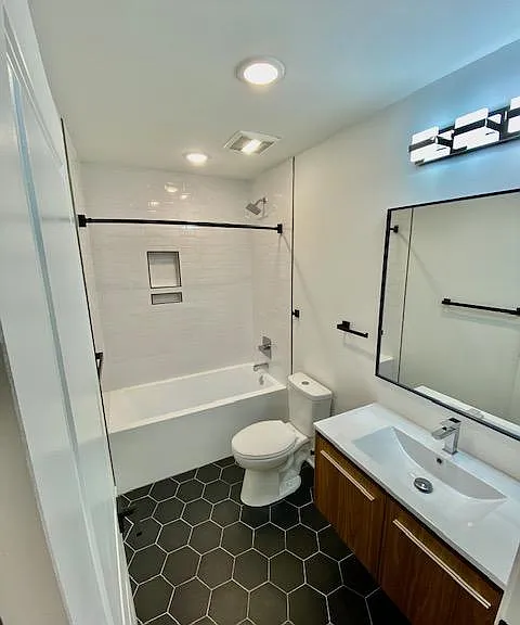 4059 Olive St #3 — Photo 8