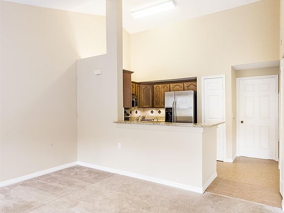 5th image of 10000 SW 52nd Ave APT J55