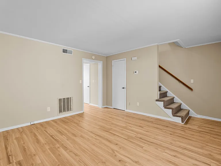 1624 Spring Garden St — Photo 3