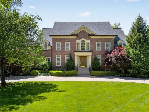 25 Fair Oaks Dr, Saint Louis, MO 63124