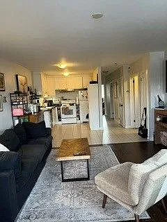 2906A Dufferin St — Photo 2
