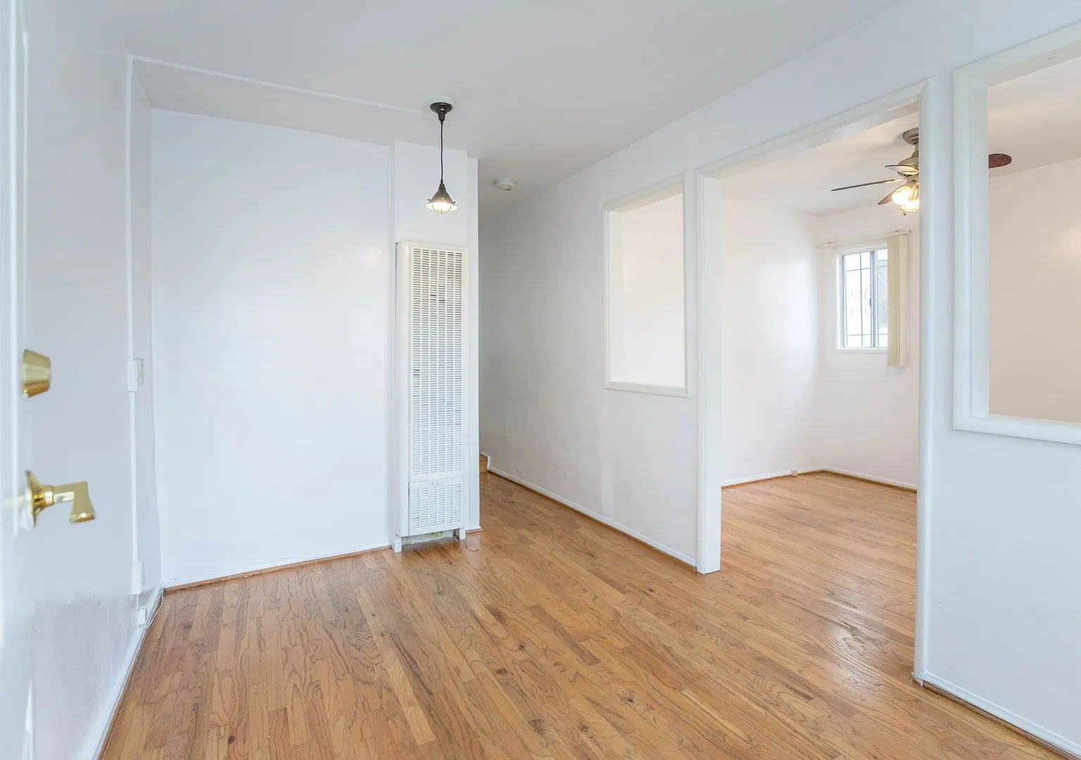 Charming Santa Monica 1+1 with Private Yard | In-Unit Laundry — Photo 1