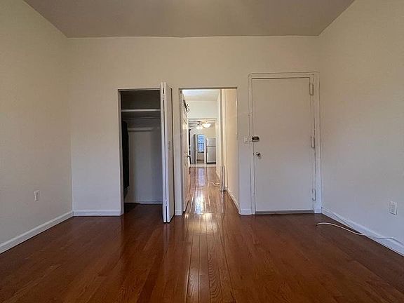 3rd image of 3007 42nd St