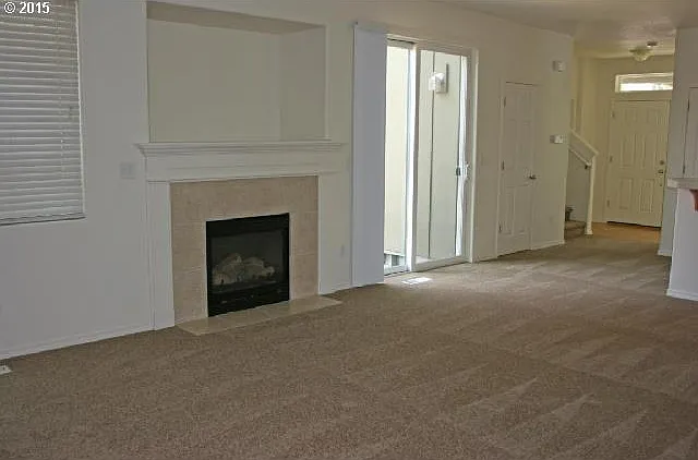3 bed, 2.5 bath, 1755 sqft, $2,295 — Photo 2