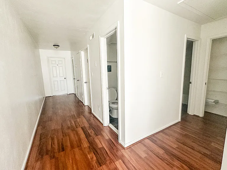 1530 W 40th St — Photo 10