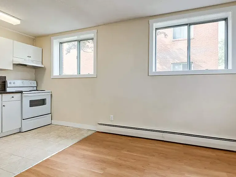 510 Robert St E — Photo 20
