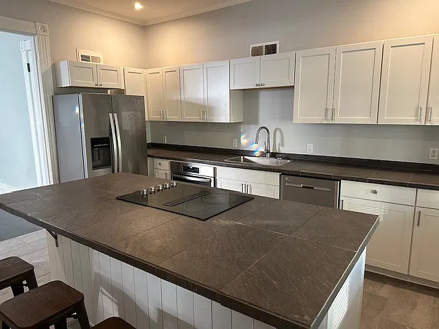 2 bed, 1.5 bath, 1400 sqft, $2,050 — Photo 2