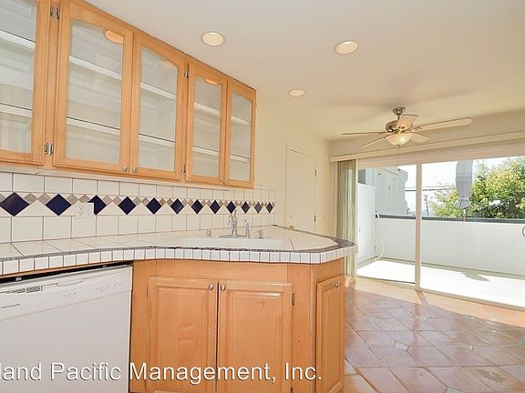 3rd image of 823 Monterey Blvd