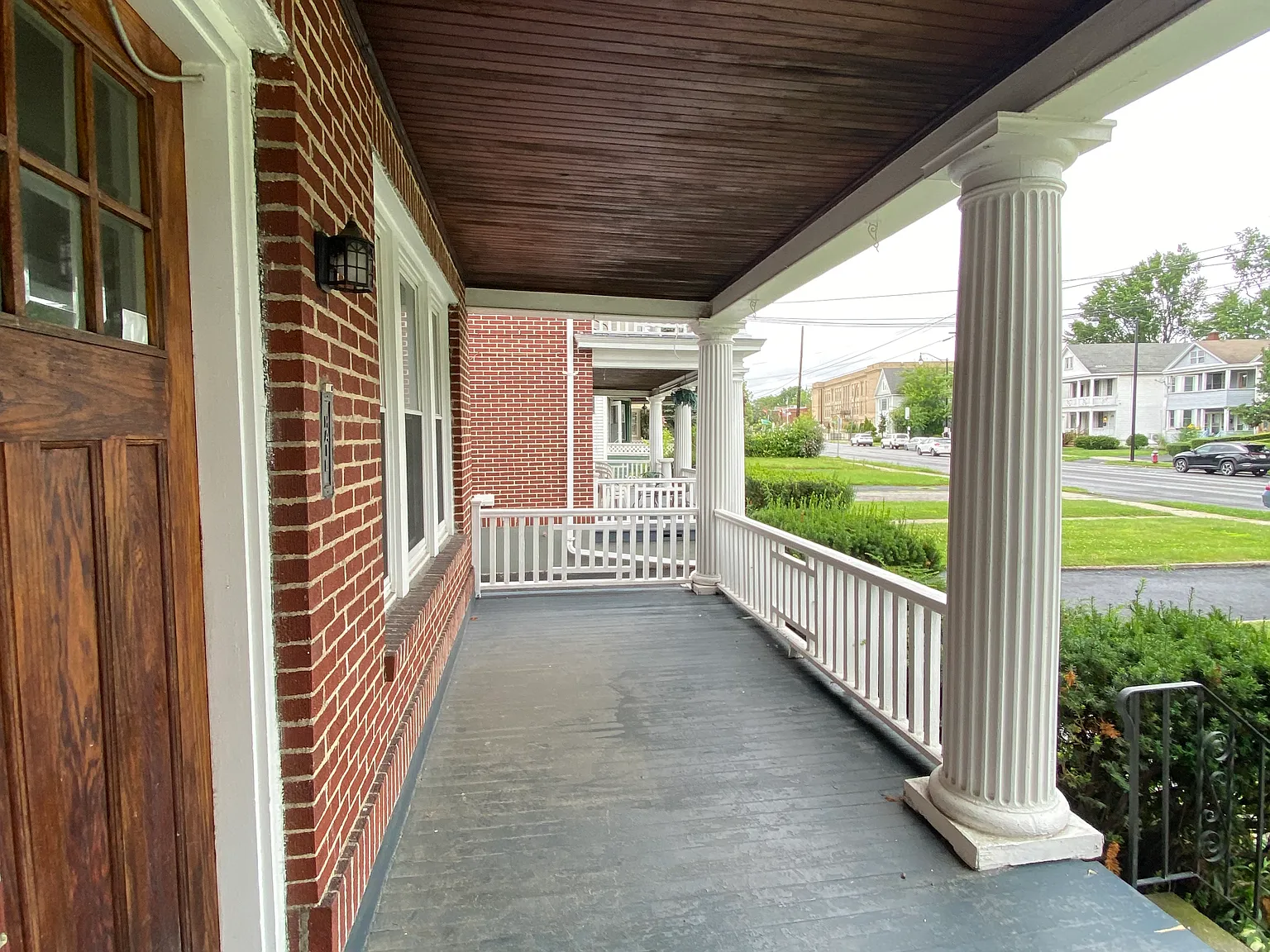 3 bed, 1000 sqft, $2,100 — Photo 3