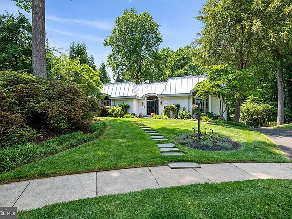 3rd image of 1517 Highwood Dr