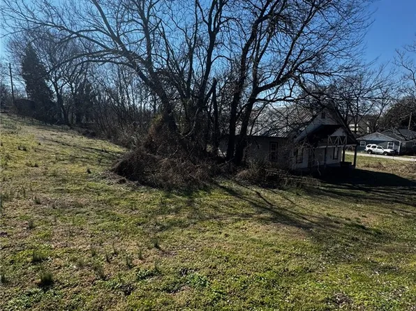 618 E Central St #5, Siloam Springs, AR 72761