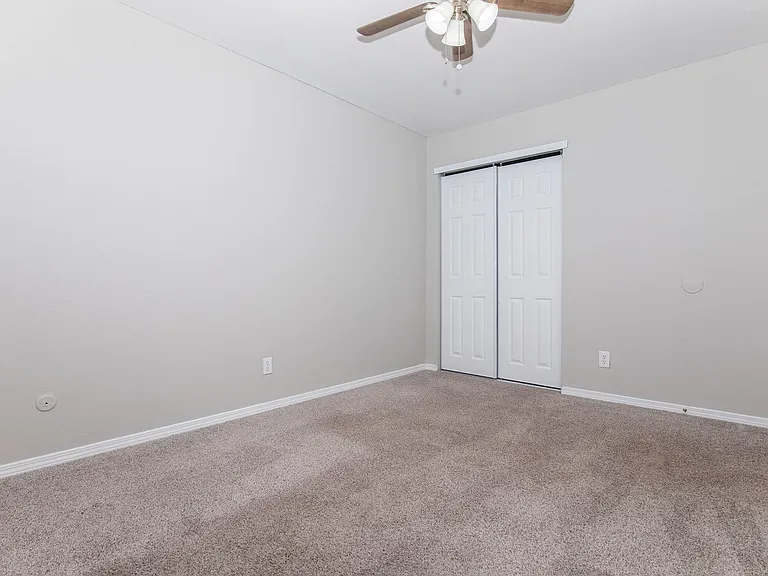 De Cortez Apartments — Photo 11