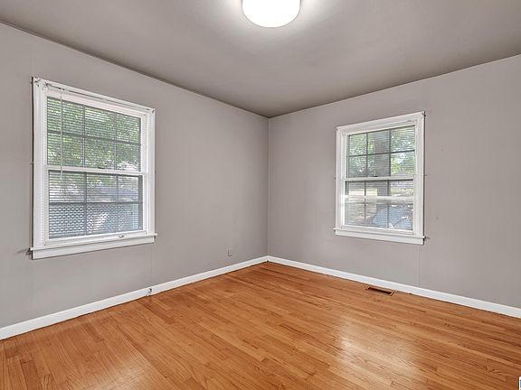 15th image of 2001 E Princeton Ave