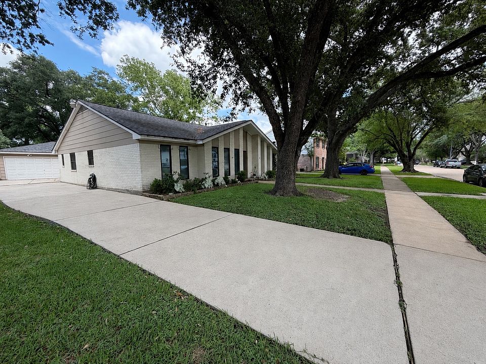 1st image of 15910 Singapore Ln